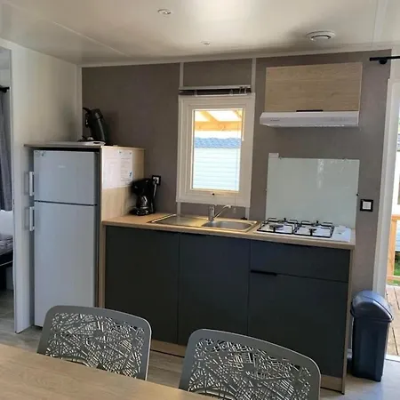 3 Etoiles - Piscine - Eeeddg